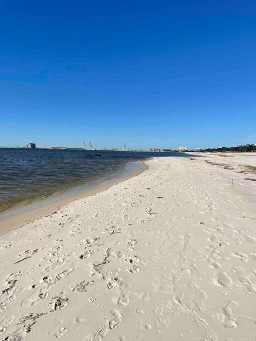Feels Like Home Escape, 1/2 Mile To Beach Gulfport Luaran gambar