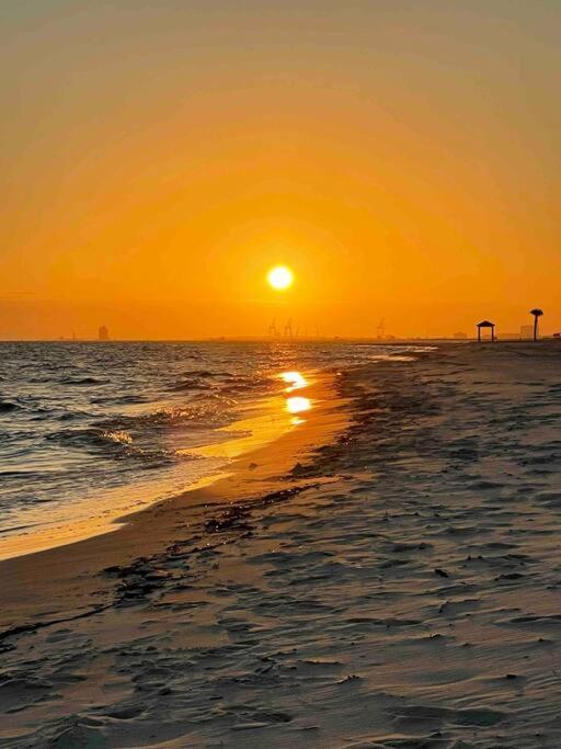 Feels Like Home Escape, 1/2 Mile To Beach Gulfport Luaran gambar