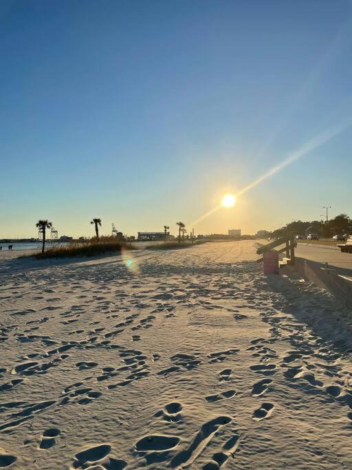 Feels Like Home Escape, 1/2 Mile To Beach Gulfport Luaran gambar
